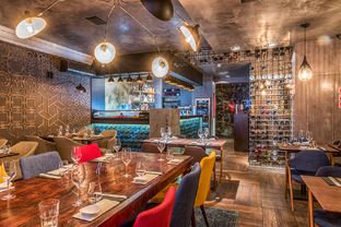 酒餐吧 融合餐饮与社交的现代餐饮空间新形态